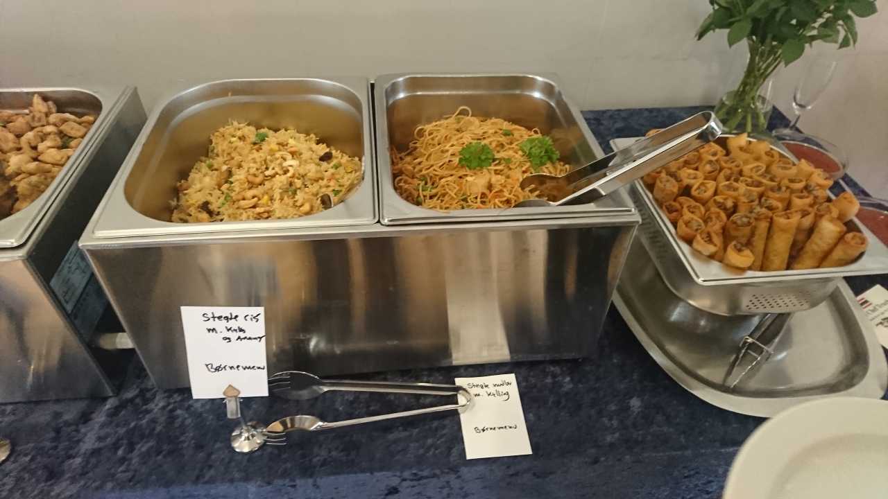 Festmad børnemenu Stegt ris med kylling Fest mad thai food med børnemu